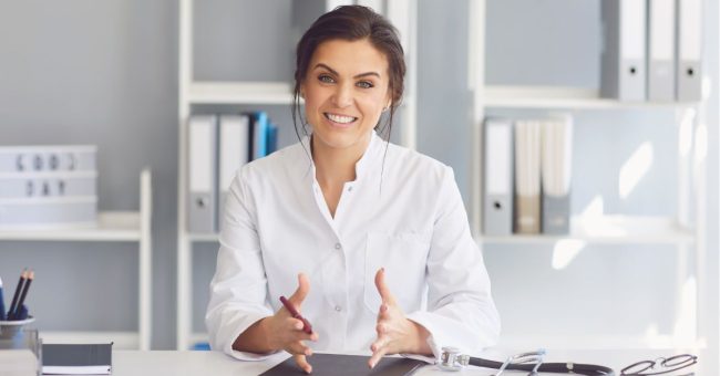 Hvad kan man gøre mod svedige fødder? Årsager, tips og løsninger